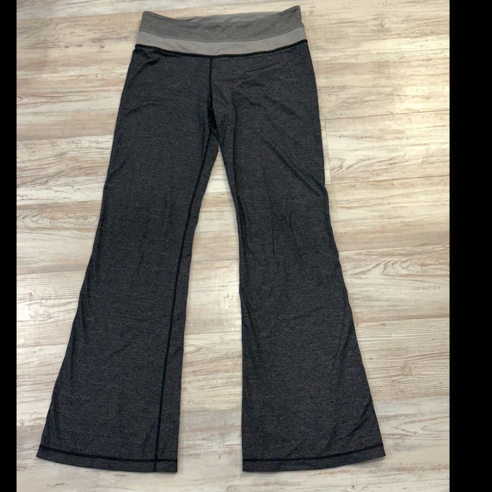 Lululemon Groove flared
Size 8